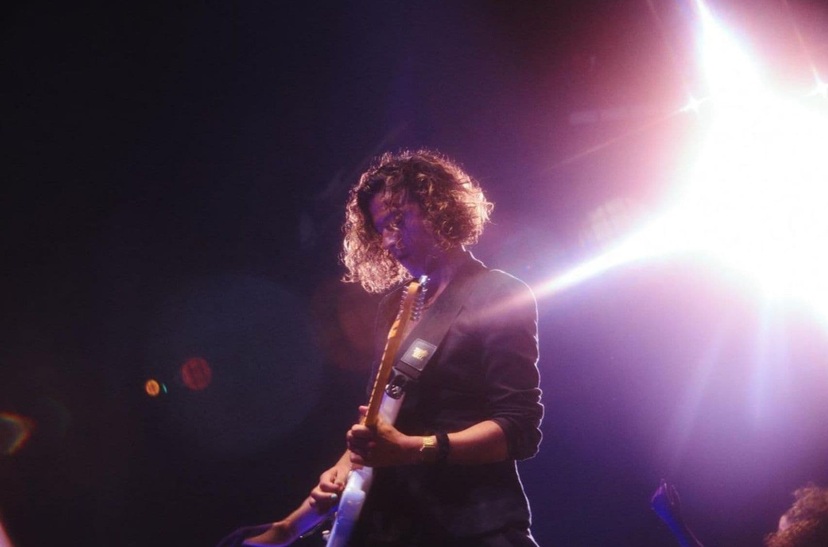 Alex Lanyon performing